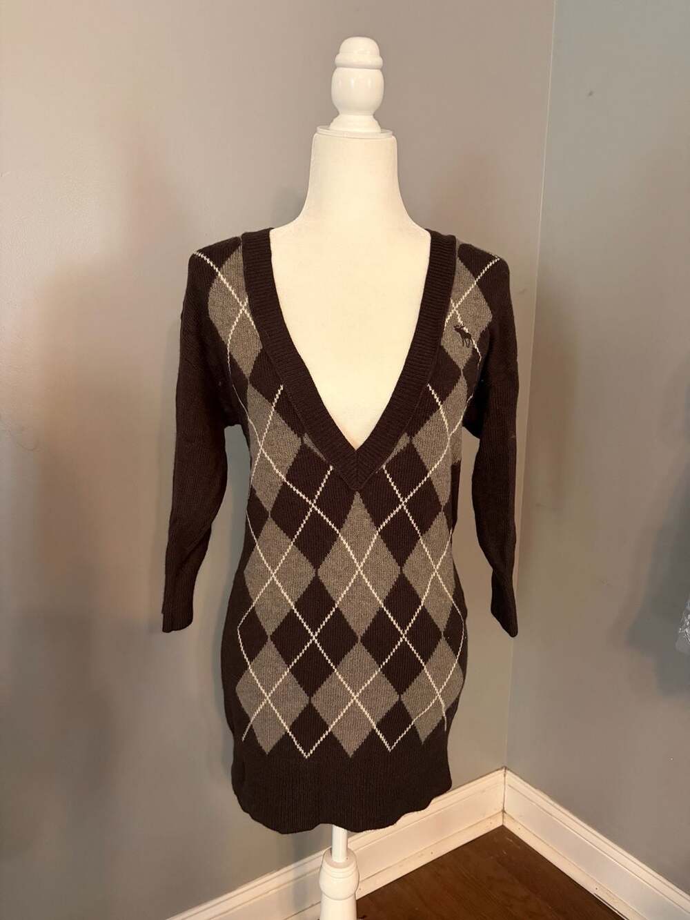 Vintage Y2K Abercrombie & Fitch Brown Argyle Deep V Neck Sweater small
